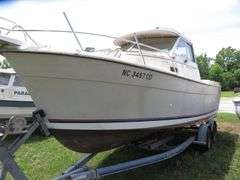 BAYLINER  CABIN BOAT