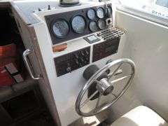 BAYLINER  CABIN BOAT