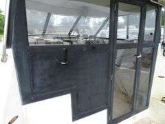 BAYLINER  28 foot CIERRA with gasoline Inboard Engine, with Cabin, Galley & Dining Area, Toilet, Electronics, Accessories,