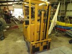 TOWMOTOR Warehouse Forklift