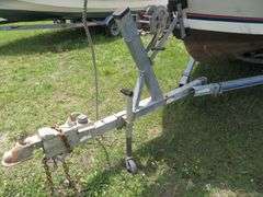 BAYLINER  CABIN BOAT