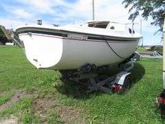 GLOUCESTER  22 foot SAILBOAT, Very good condition, Hull ID  GY100887ML485, with LONG Galvanized self adjusting trailer