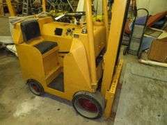 TOWMOTOR Warehouse Forklift