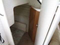 BAYLINER  28 foot CIERRA with gasoline Inboard Engine, with Cabin, Galley & Dining Area, Toilet, Electronics, Accessories,