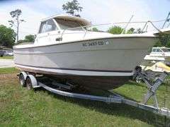 BAYLINER  CABIN BOAT