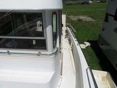 1990  SHAMROCK  PILOT HOUSE, Inboard gasoline engine, boat in very good condition, look at all photos, Hull ID - SHA02775J990, with galvanized boat trailer