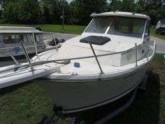 BAYLINER  CABIN BOAT