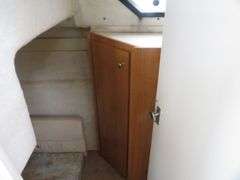 BAYLINER  28 foot CIERRA with gasoline Inboard Engine, with Cabin, Galley & Dining Area, Toilet, Electronics, Accessories,