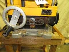 DEWALT Deluxe Planer, appears to have very little use, very popular planer