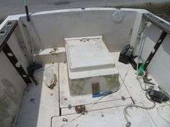BAYLINER  CABIN BOAT