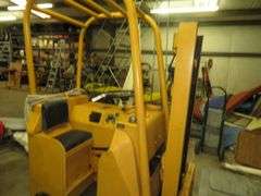 TOWMOTOR Warehouse Forklift