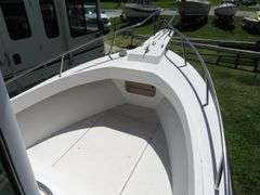 1990  SHAMROCK  PILOT HOUSE, Inboard gasoline engine, boat in very good condition, look at all photos, Hull ID - SHA02775J990, with galvanized boat trailer