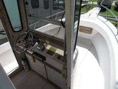 1990  SHAMROCK  PILOT HOUSE, Inboard gasoline engine, boat in very good condition, look at all photos, Hull ID - SHA02775J990, with galvanized boat trailer