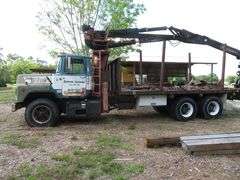 1994 MACK  Tandem Axle LOG TRUCK with PRENTICE Knuckle Boom Loader, Truck & Loader in excellent running condion, runs and operates as should, Truck VIN  1M2B209C8RM014438 - LOOK AT VIDEO & ALL PHOTOS POSTED