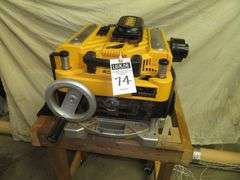 DEWALT Deluxe Planer, appears to have very little use, very popular planer