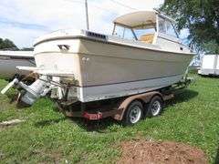 BAYLINER - CABIN BOAT & TRAILER