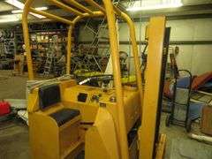TOWMOTOR Warehouse Forklift