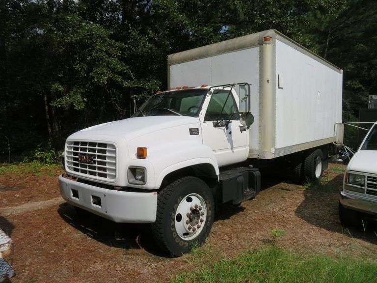 1997 GMC 7500 with Large Box Bed, CLEAN TITLE, NEEDS BATTERY, RUNNING CONDITION UNKNOWN, WAS RUNNING WHEN PARKED ON OR BEFORE FEBRUARY 2024 - VIN #1GDL7H1J2VJ512886 image