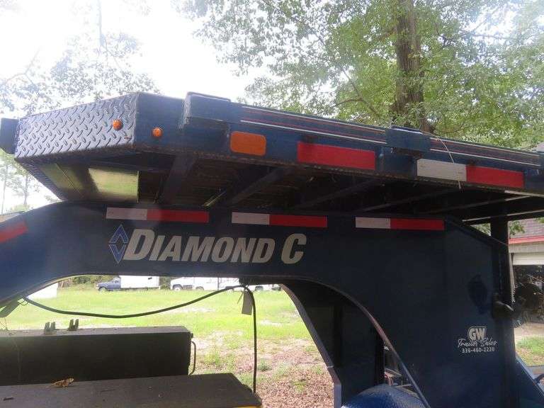 2022 DIAMOND C Goose Neck Car Hauler, tandem axle, dual wheels, with winch, HYDRAULIC LIFTS AT FRONT NOT WORKING, HAS TWO NEW BATTERIES, CLEAN TITLE - VIN# 46UFU3021N1256724 image