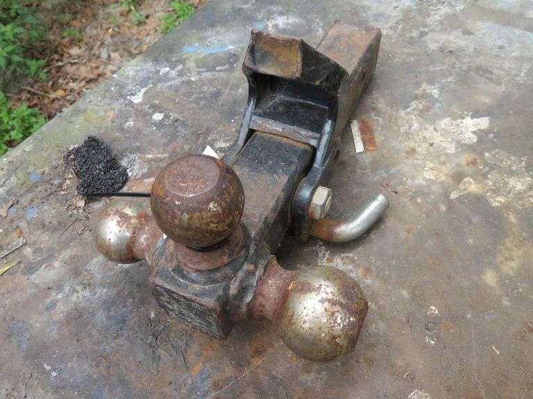 Hitch mount with three ball hitches - 1 7/8", 2", 2 5/16" image