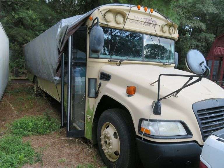 2008 BLUEBIRD TOUR STYLE BUS, Canvas Top which is torn, No hardtop, CLEAN TITLE, NEEDS BATTERY, RUNNING CONDITION UNKNOWN, WAS RUNNING WHEN PARKED ON OR BEFORE FEBRUARY 2024 - VIN #1BAKGCKA38F251321 image