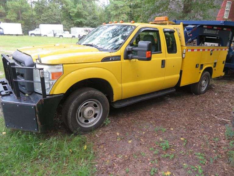2015 FORD F350 Extended Cab Service Truck, with Deluxe Service-Utility Bed with WINCH ON FRONT & REAR, NEEDS BATTERIES, CLEAN TITLE, RUNNING CONDITION UNKNOWN, WAS RUNNING WHEN PARKED ON OR BEFORE FEBRUARY 2024 - VIN #1FD8X3FT1FEA65612 image
