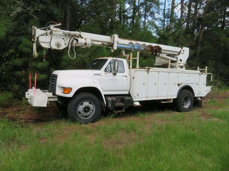 1995 FORD POWER COMPANY STYLE POLE TRUCK WITH BOOM AND AUGER, CLEAN TITLE, NEEDS BATTERIES, RUNNING CONDITION UNKNOWN, WAS RUNNING WHEN PARKED ON OR BEFORE FEBRUARY 2024 -VIN #1FDYF80C0SVA52966 image
