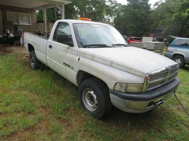 2002 DODGE PICK UP TRUCK, NEEDS BATTERY, CLEAN TITLE, RUNNING CONDITION UNKNOWN, WAS RUNNING WHEN PARKED ON OR BEFORE FEBRUARY 2024 - VIN#3B7KC26ZO2M279547 image