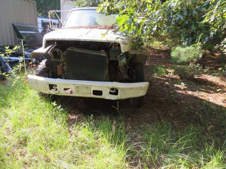 1982 FORD TRUCK, Dual rear wheels, CLEAN TITLE, body damage, NOT Operational, Needs repair - VIN #1FDNF60H2CVA41505 image