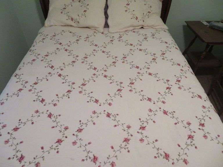 Comforter and two matching pillows - bed is not selling with this lot image