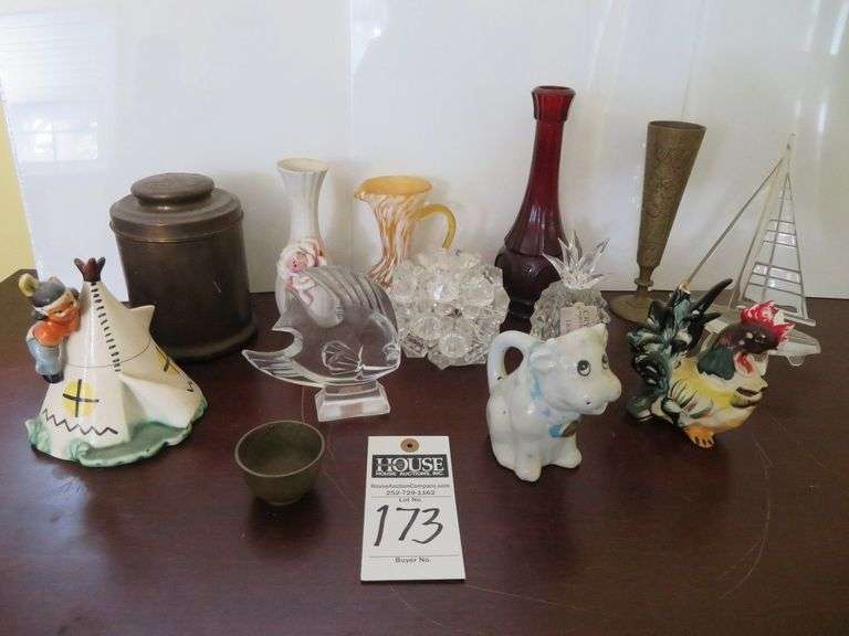 Assorted fine decorative pieces image