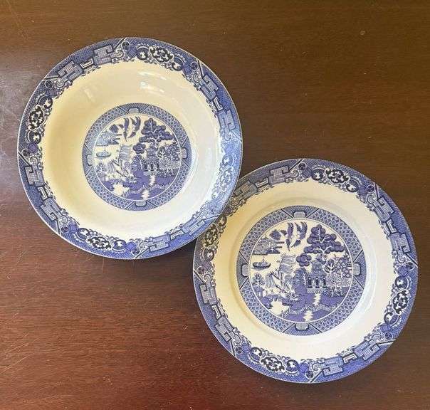 2 ROYAL CUTHBERSON Blue Willow Bowls, 1 shallow-approx. 8.5" and 1 deep-approx. 8.5" image