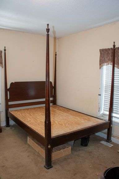 LINK TAYLOR Mahogany Four Poster Bed, approx. 62"W x 18"H x 86.5"L, 74" with Posters image