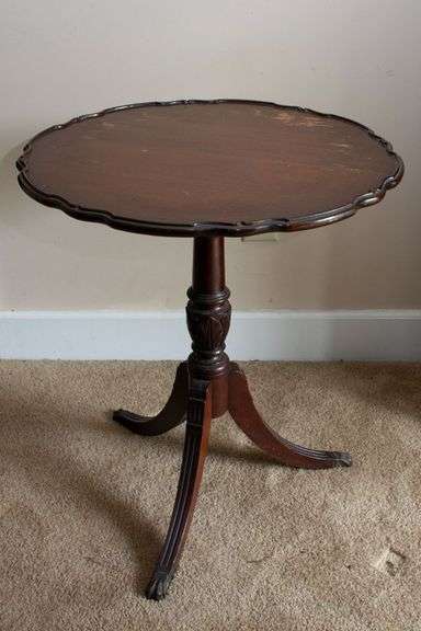 Scalloped DUNCAN PYPHE Side Table, round, approx. 23" x 26.5" image