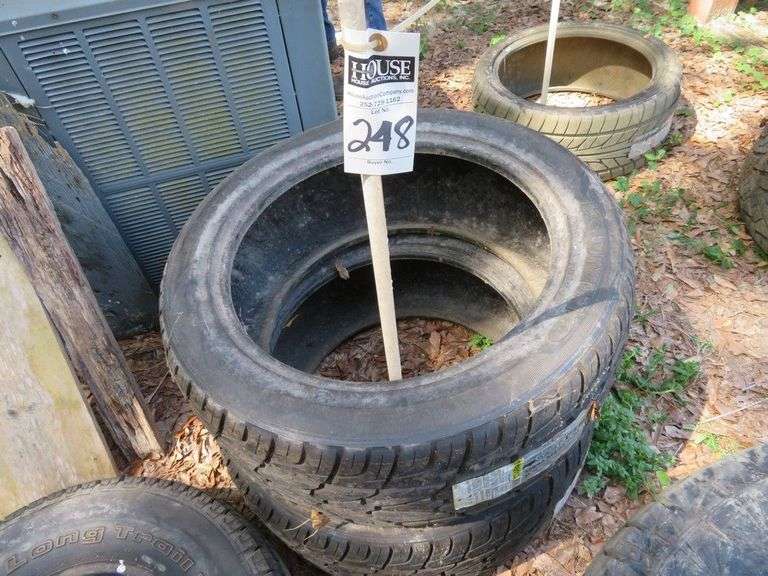 2 New Tires, KUMHD 305/45R22 image