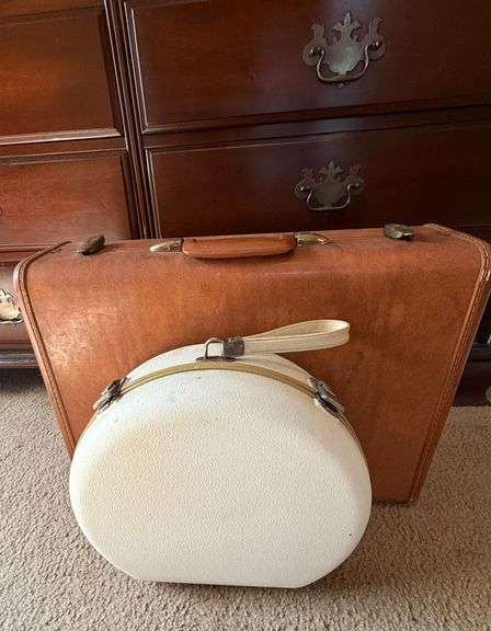 Traveling Lot: 1 Samsonite Suitcase with brass detail & key, 1 General Electric Deluxe Hair Dryer image
