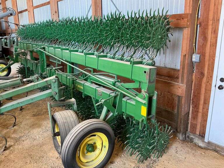 JD 400 Rotary Hoe, 40’ flat fold image