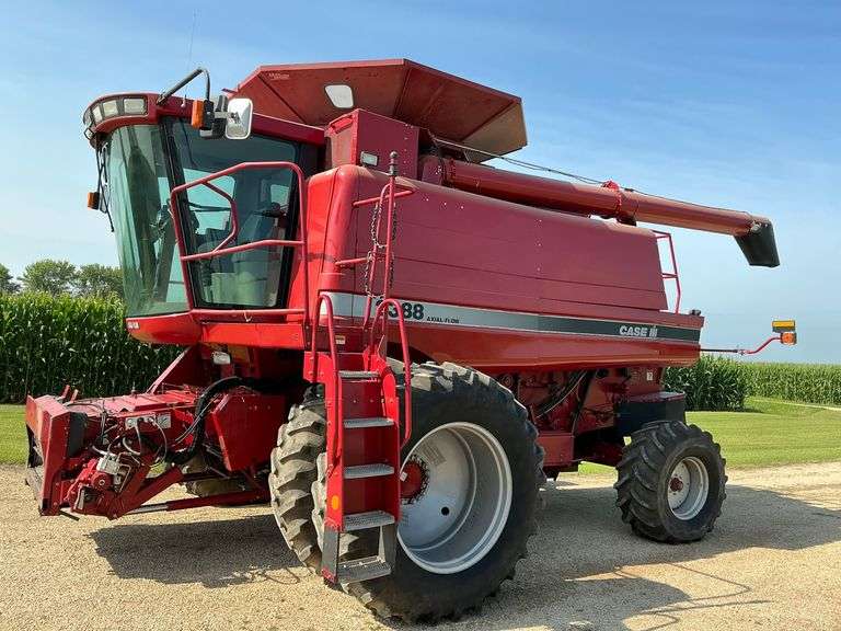 2005 Case IH 2388 Combine image