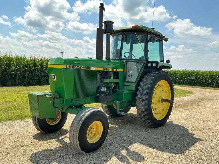 1981 JD 4440, 6179 hrs image