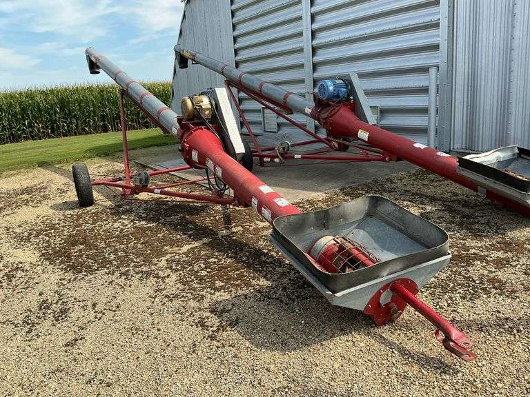 Mayrath 35’ x 10”, center drive, 10 hp. Electric motor on transport image