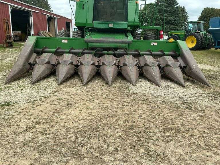 JD 843 Corn Head, 8R30", oil bath image