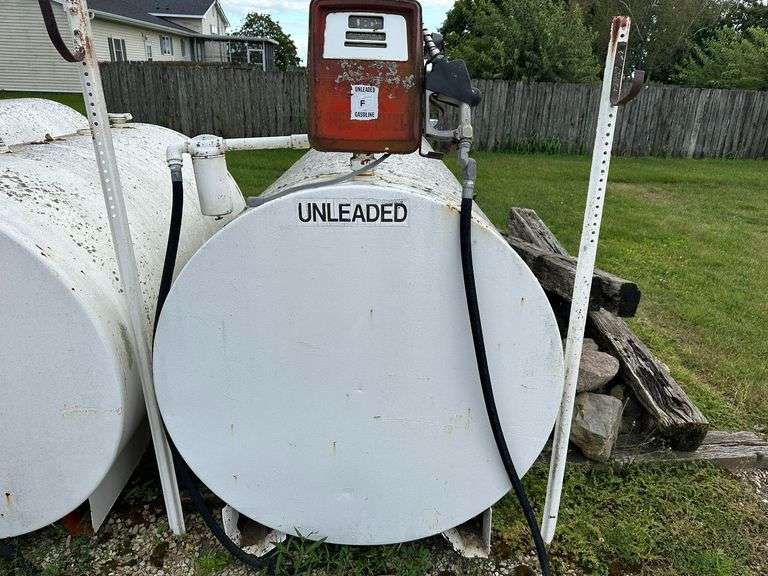 1000 gal Gas Fuel Tank w/electric pump image