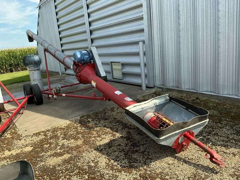 Mayrath 35’ x 10”, center drive, 10 hp. Electric motor on transport image