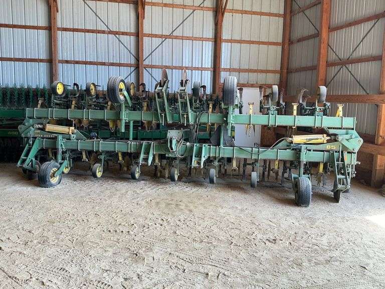 JD 85 row crop Cultivator, 16R30”, flat fold, 3pt., gauge wheels image