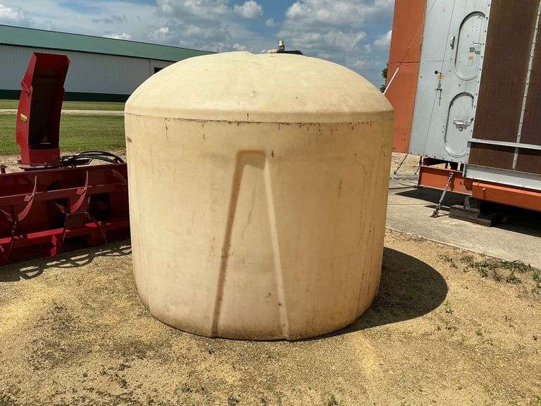 1200 gal. poly tank image
