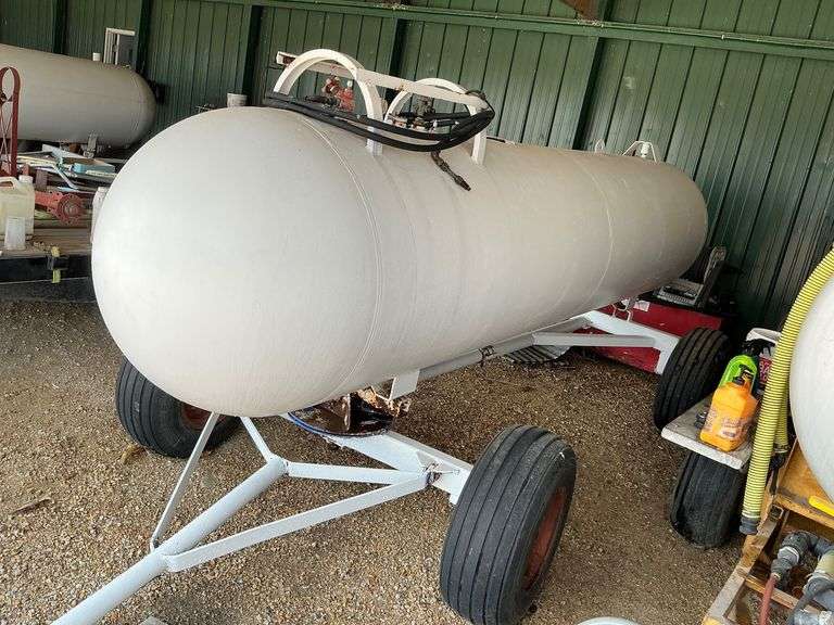 1000-gal Propane Tank on running gear image