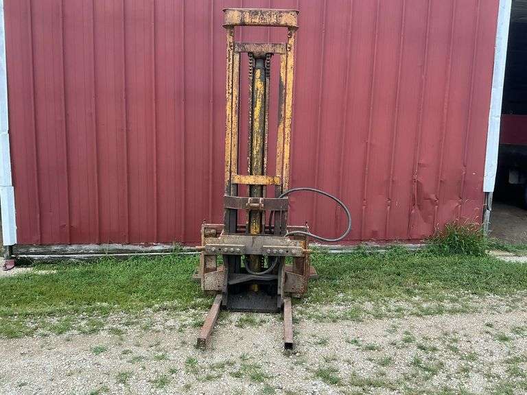 Buda 3pt Forklift image