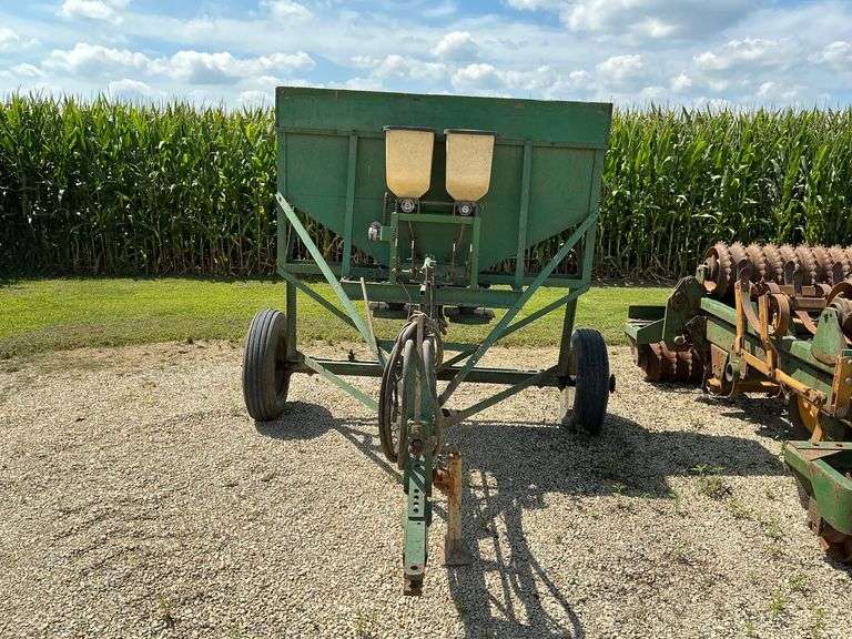 Homemade pull type seeder, hyd. opening & hyd. fan, separate seeding, big & small image