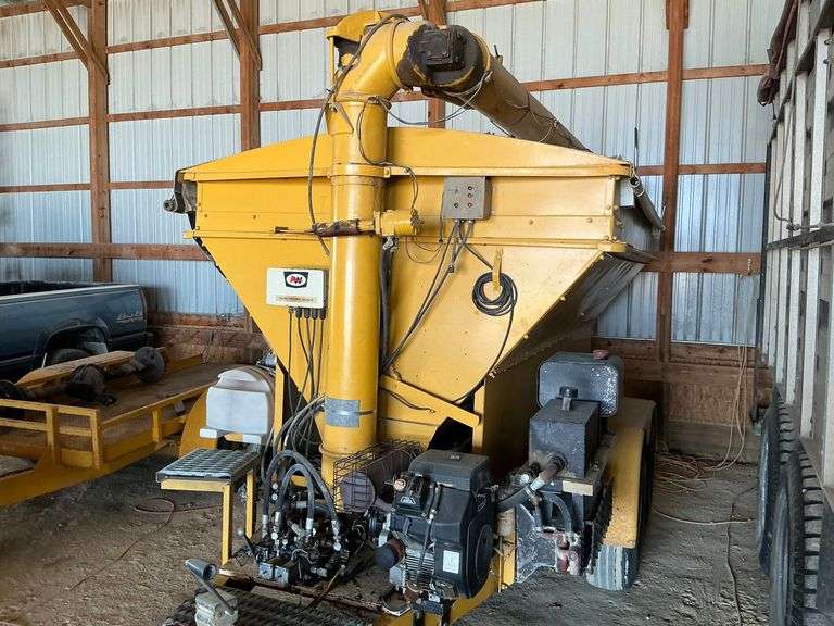 Grain-O-Vator 100 bu.box on trailer image