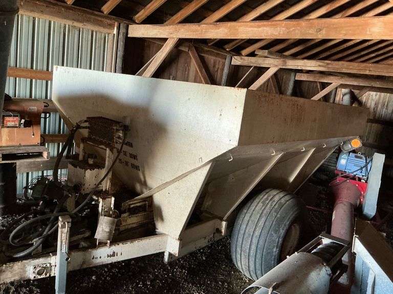 8 ton stainless steel Fertilizer Spreader image